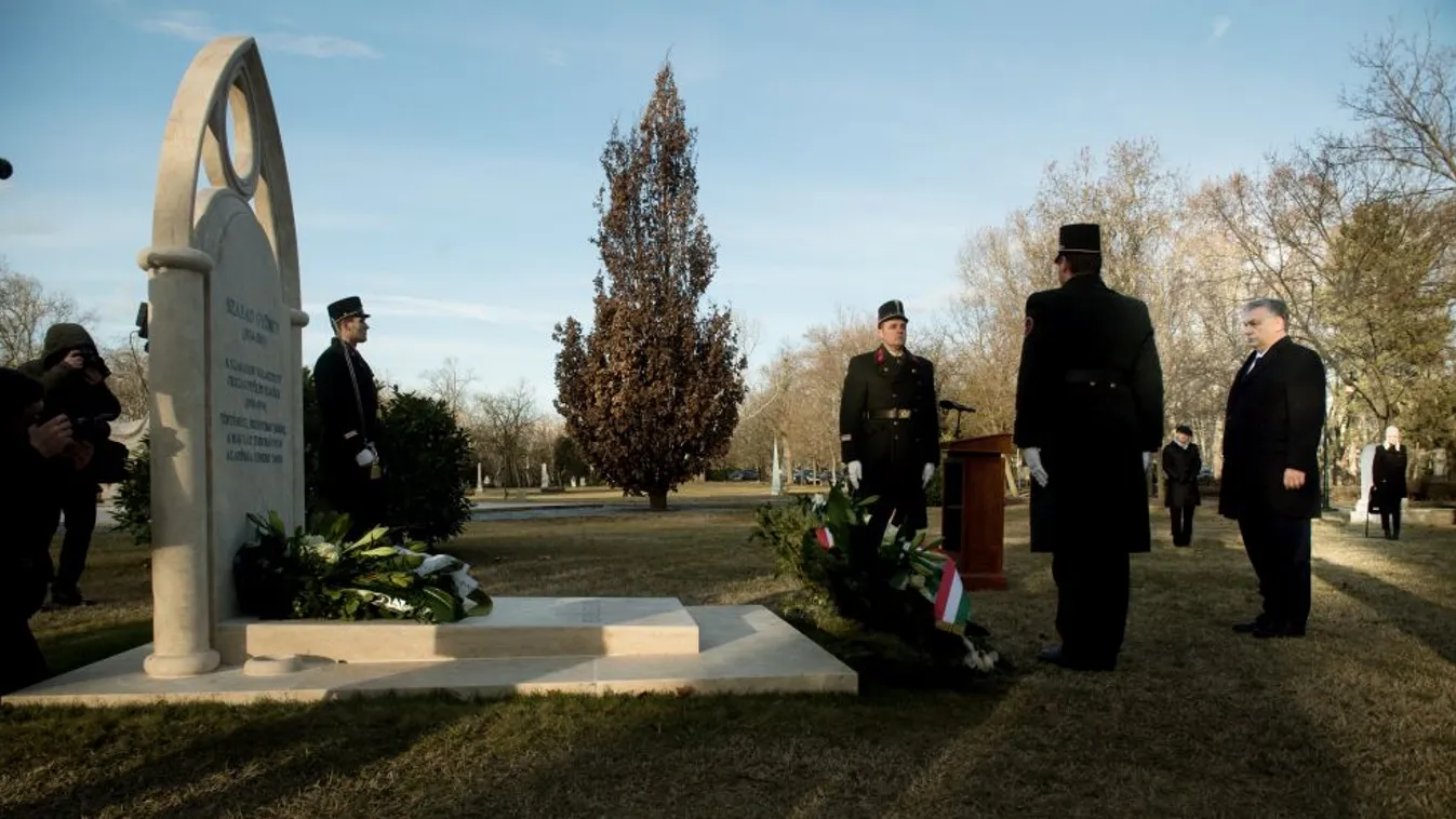 Szabad Györgyre emlékeztek a Fiumei úti sírkertben