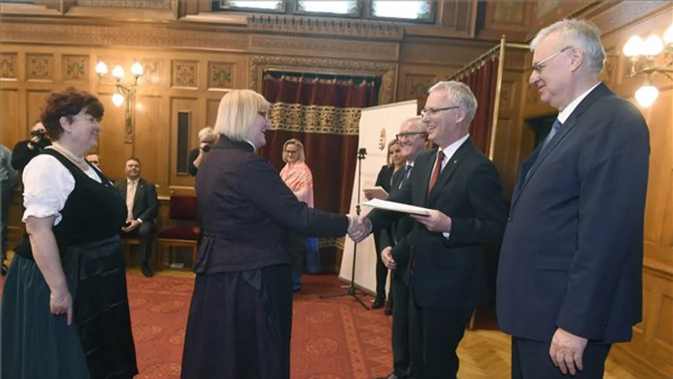 Több mint egymilliárd forinttal támogatja a kormány a nemzetiségi iskolákat