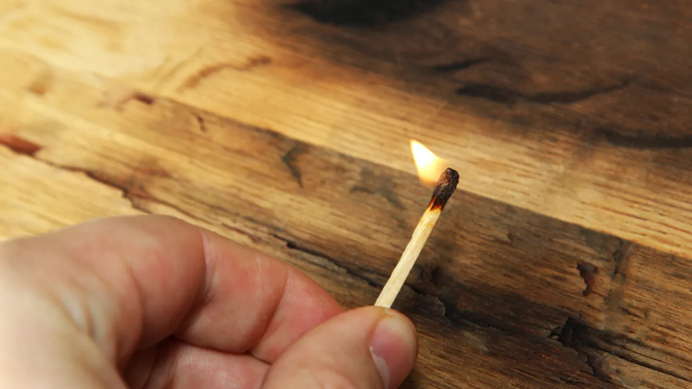 Egy 18 éves fiatalt gyanúsít a rendőrség a héderfáji református harangláb felgyújtásával