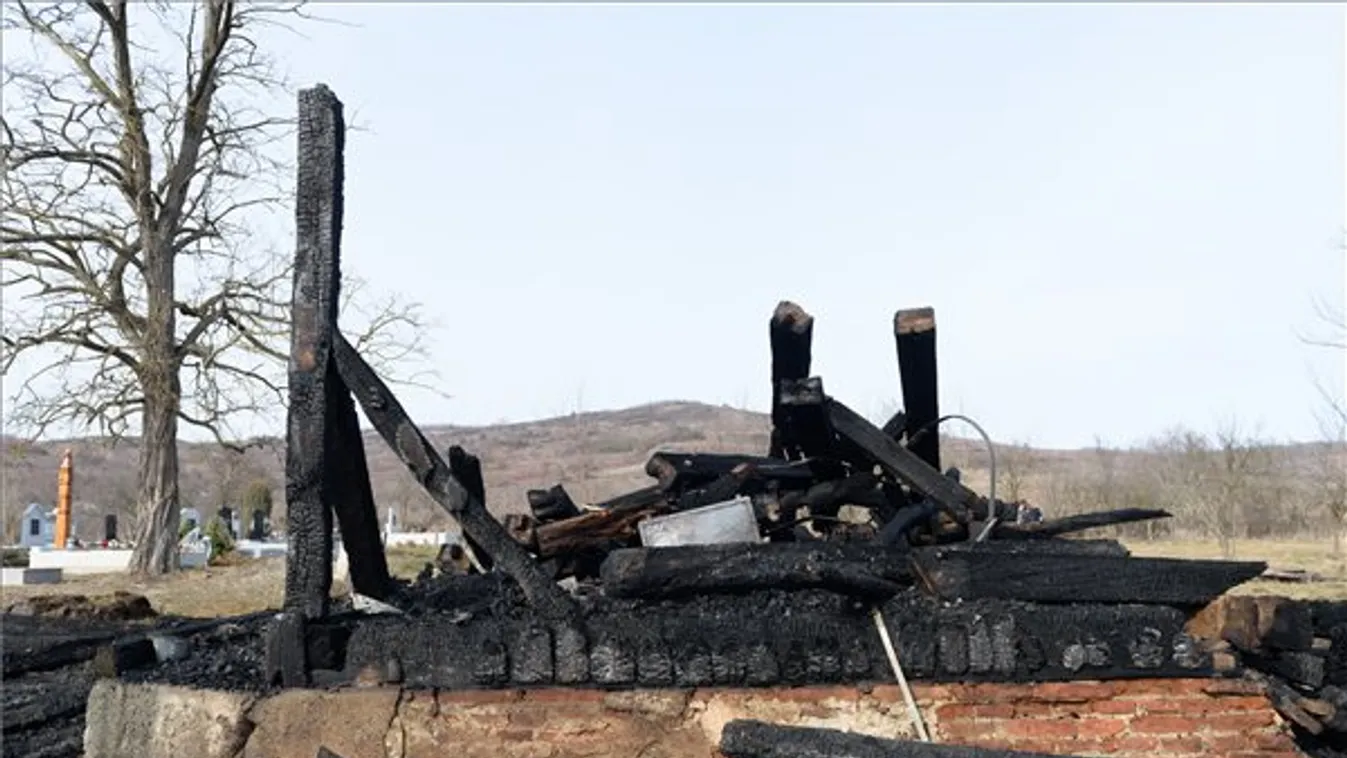 Leégett a székelyföldi Héderfája református templomának haranglábja