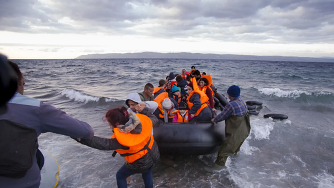 Csaknem száz újabb migránst vett fedélzetére az Ocean Viking civilhajó