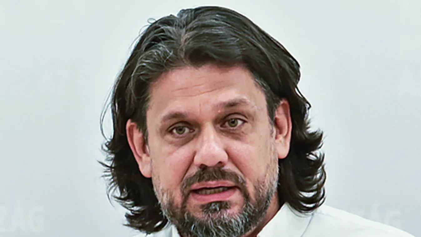 Weber: Az Európai Tanácsnak mihamarabb napirendjére kell vennie a hetes cikk szerinti eljárások ügyét