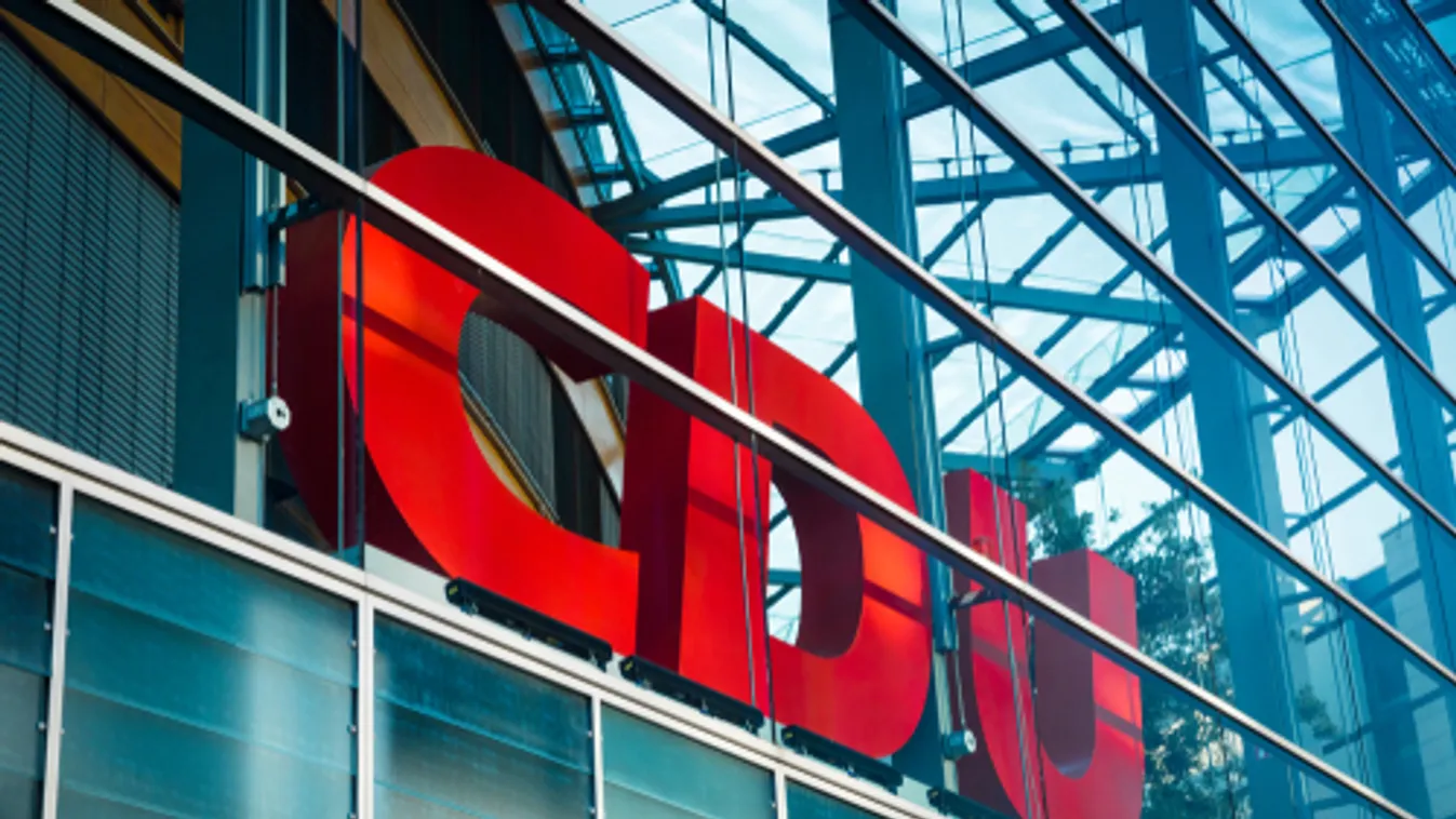 Bejelentette indulását a német CDU elnöki tisztségéért két újabb ismert politikus