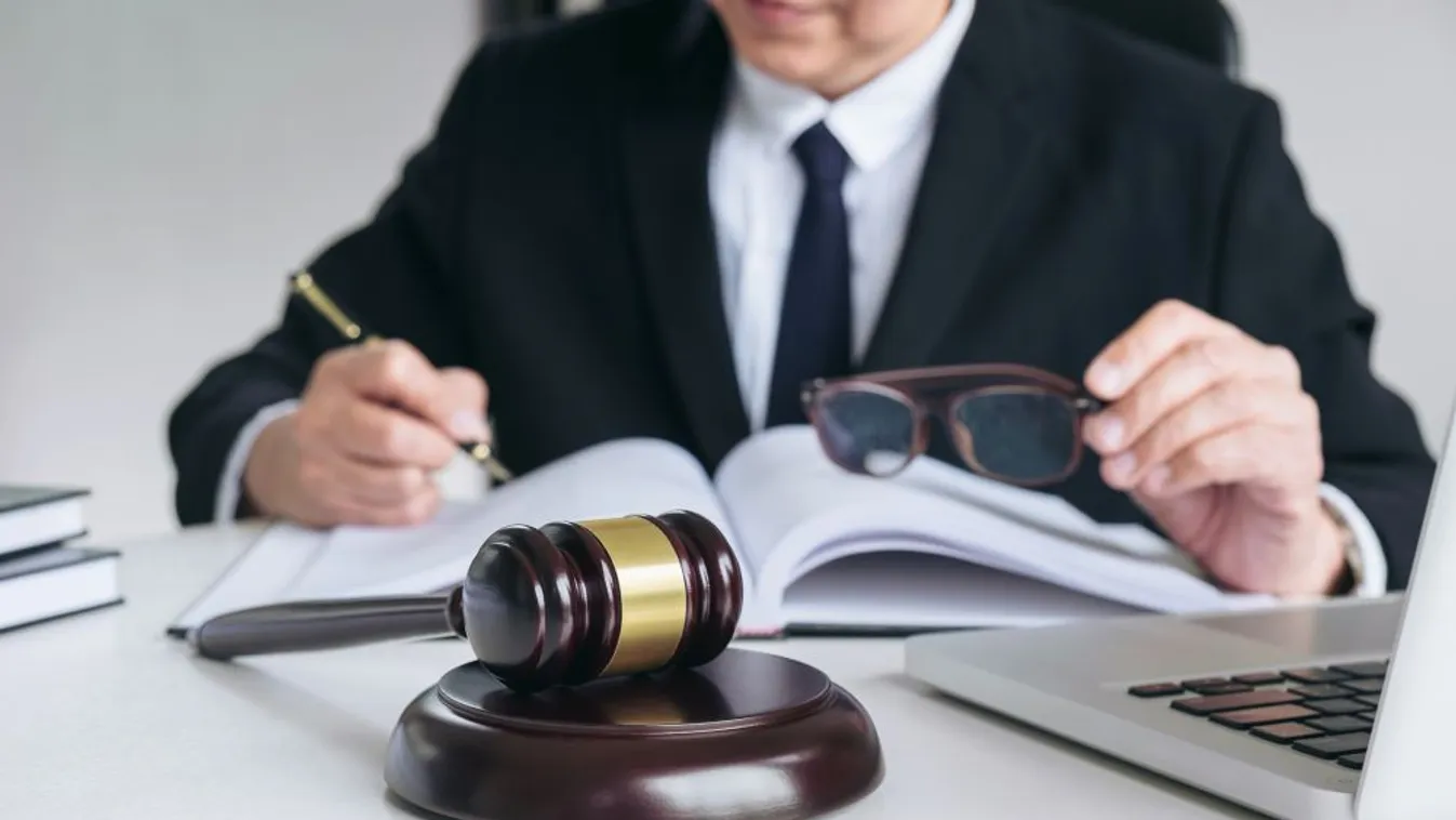 Politikai tevékenységre buzdítja a bírókat Soros egyik magyarországi kulcsszervezete