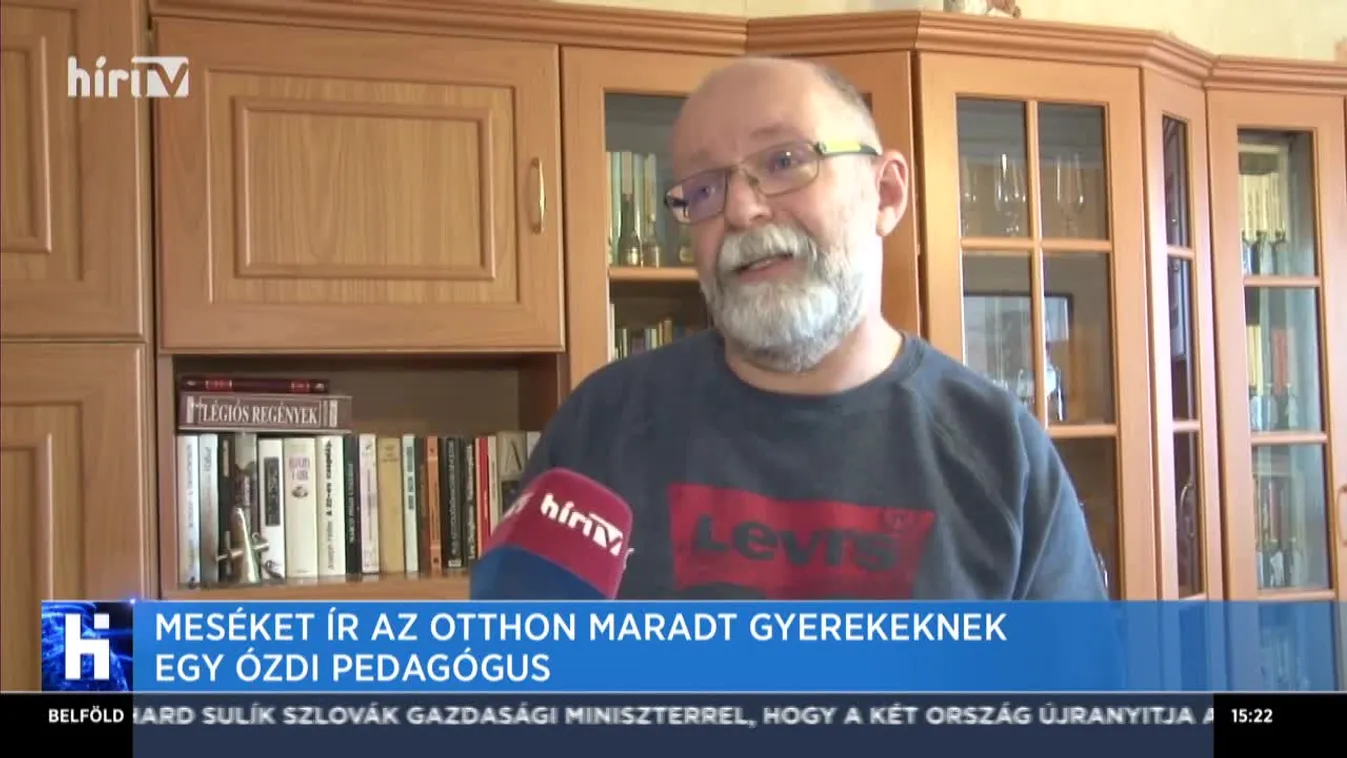 Meséket ír az otthon maradt gyerekeknek egy ózdi pedagógus