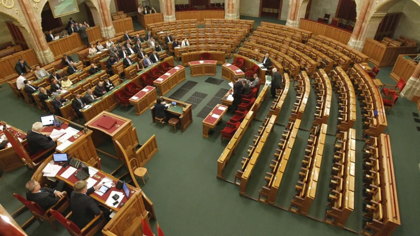 A kormány tagjait interpellálják a képviselők