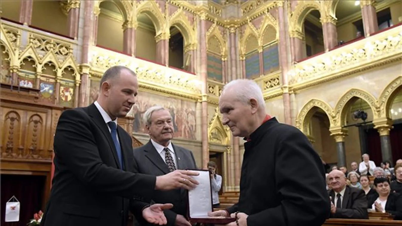 Gulyás: Esterházy János öröksége egyszerre egyetemes és nemzeti