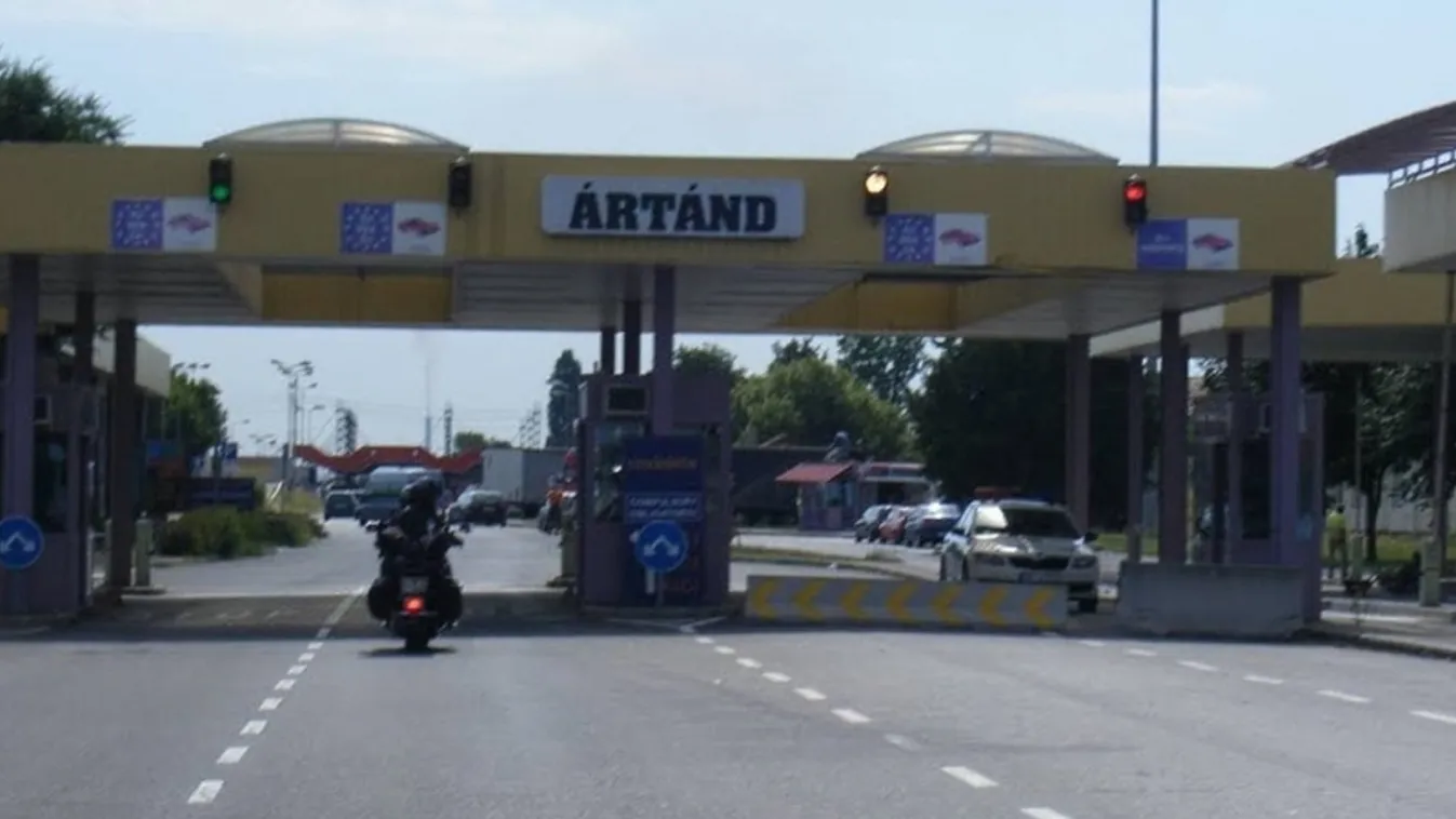 Torlódnak a járművek Ártándnál