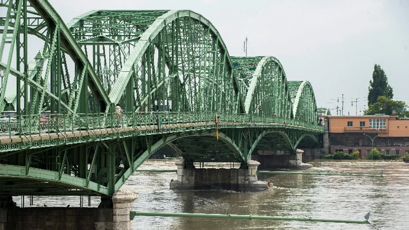 Újra megnyitották a komáromi átkelőt a magyar és a szlovák állampolgárok számára