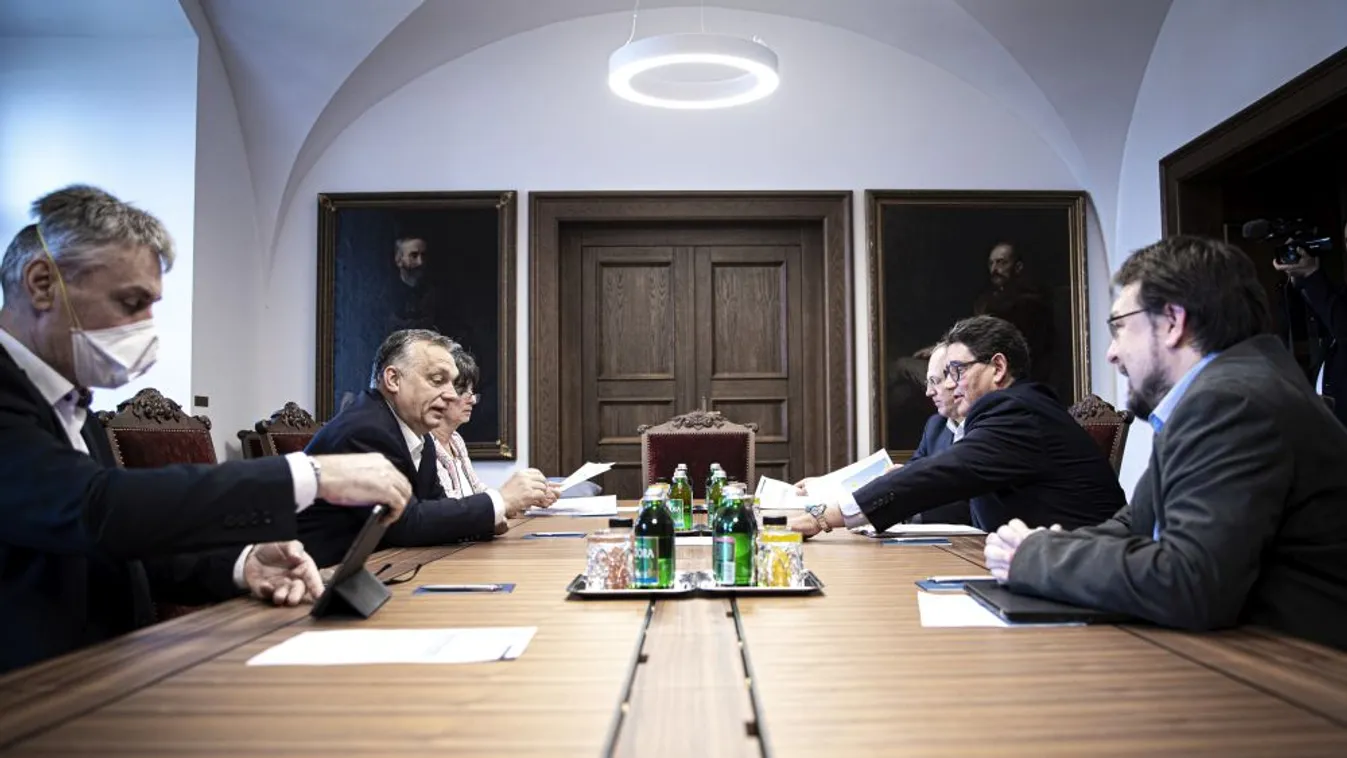 Az orvostudomány képviselőivel egyeztetett Orbán Viktor
