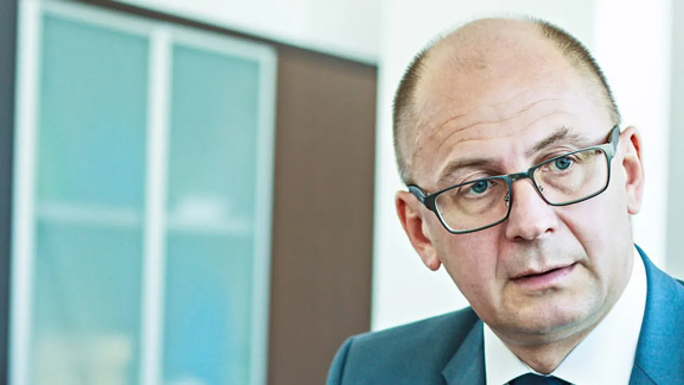 Rigó Csaba Balázs veszi át a GVH vezetését