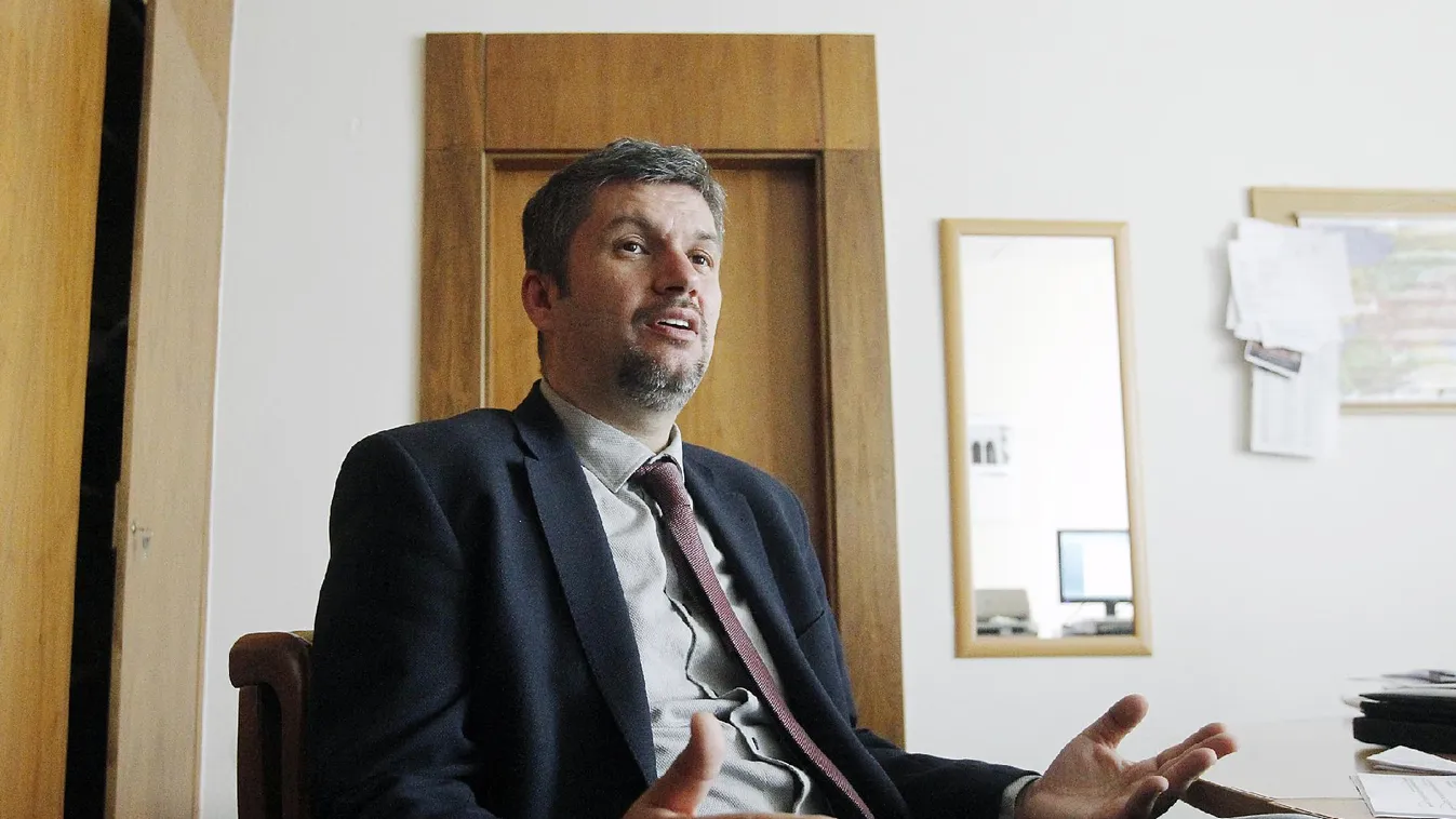 Hadházy Ákos nem szavazza meg a veszélyhelyzet meghosszabbítását