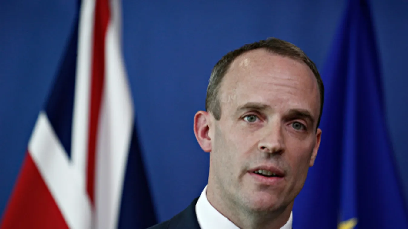 A brit kormány legalább három hétre meghosszabbította a korlátozásokat