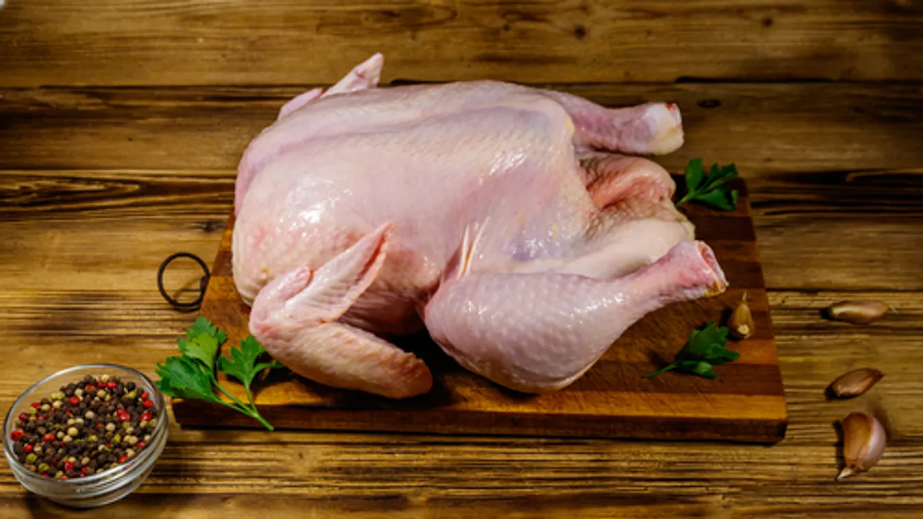 Vágóhidak állnak le, esik a csirke ára