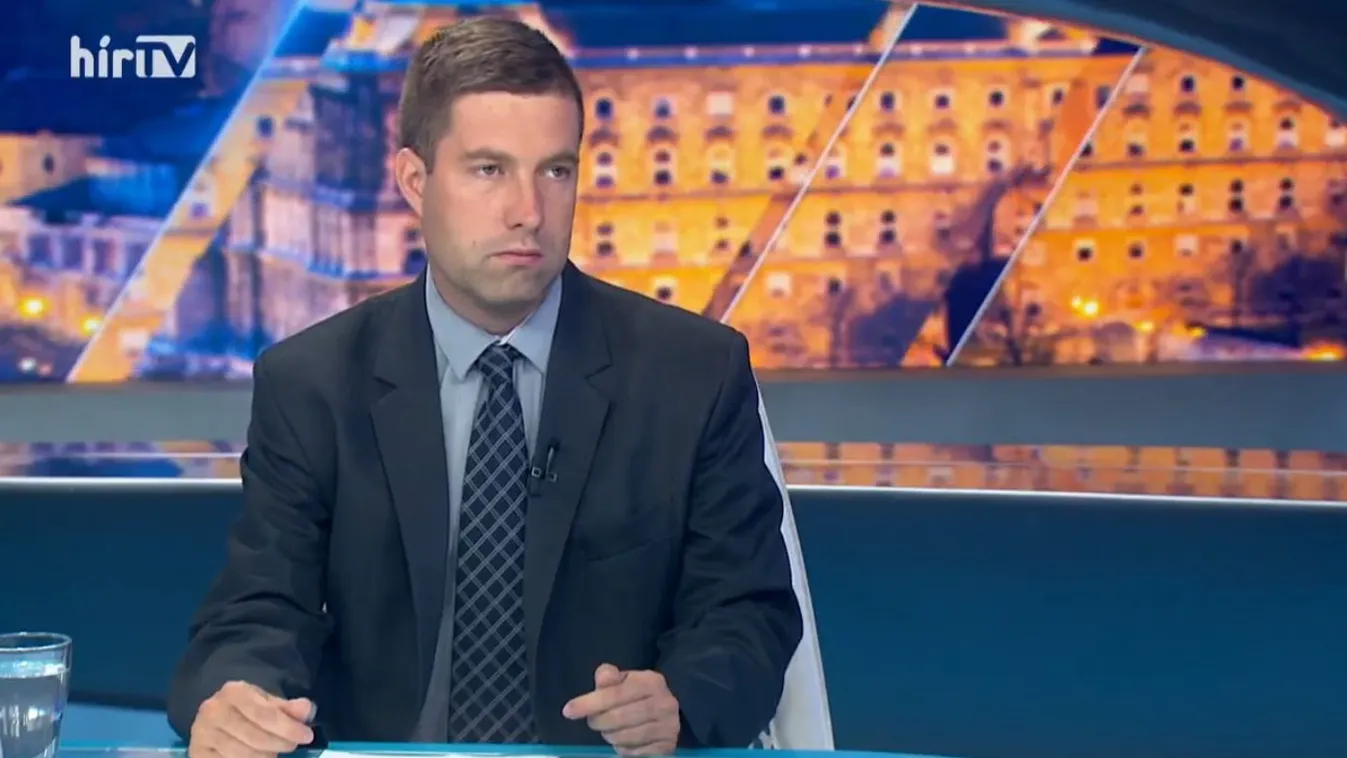 Regős: A kormány magán kezdte a takarékosságot