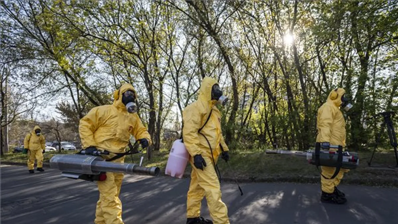 Több száz idősotthon fertőtlenítését kezdték meg a katonák