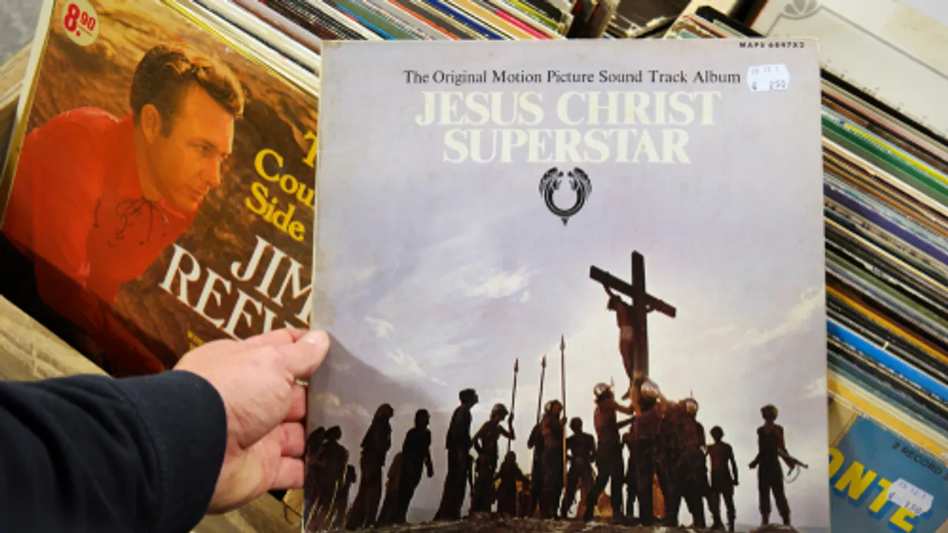 Ingyenesen lesznek láthatók Andrew Lloyd Webber musicaljei a YouTube-on