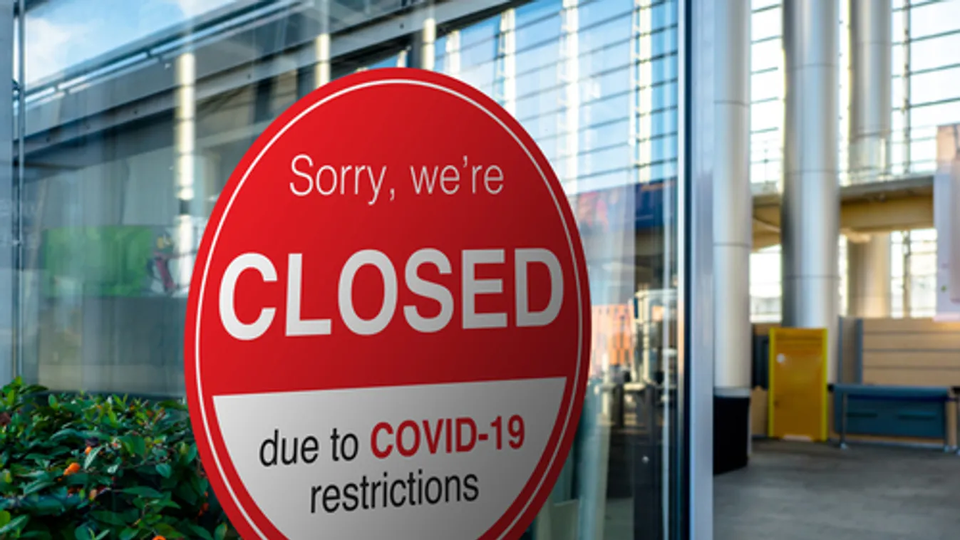 A világ nagy részén maradnak a szigorú korlátozó intézkedések