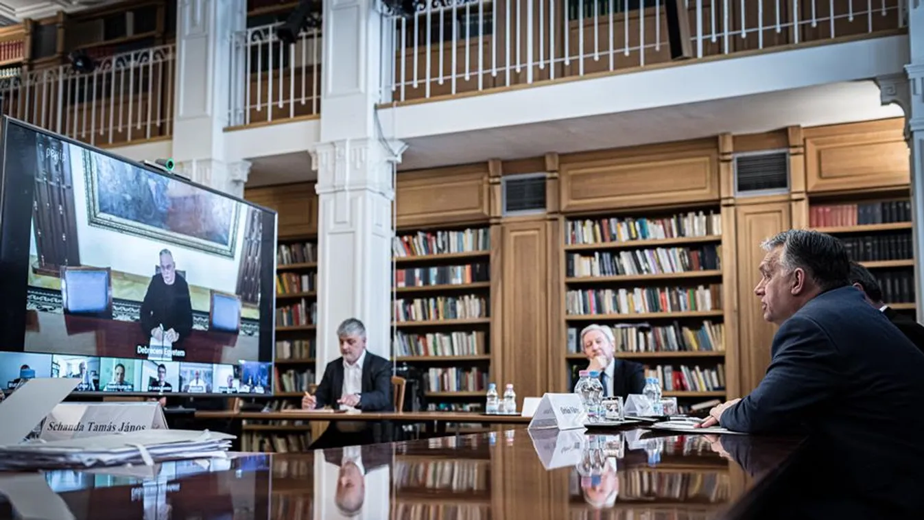 Orbán Viktor a kutatócsoportok vezetőivel egyeztetett a hazai gyógyszergyártásról