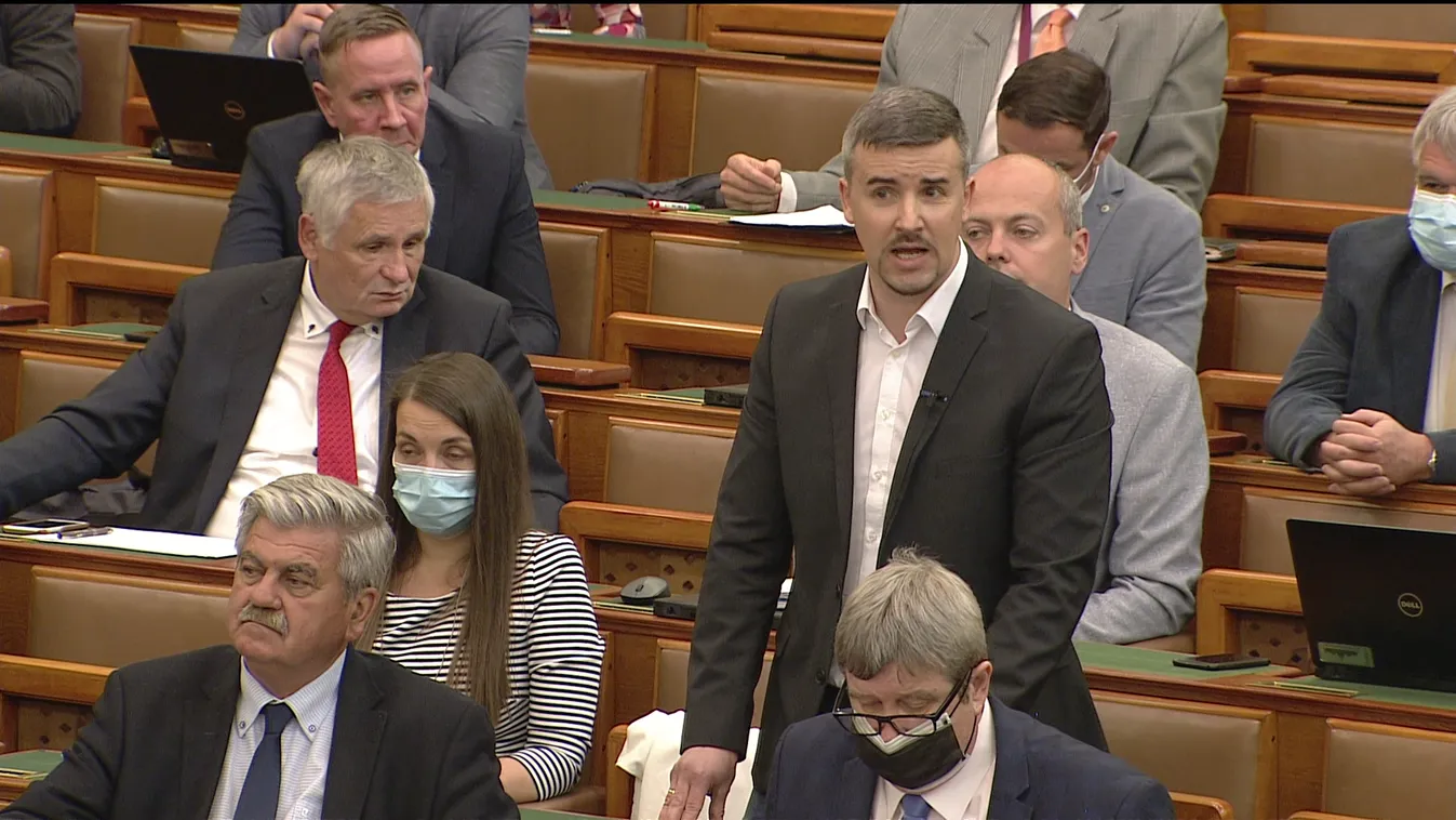 Rendkívüli adó bevezetésére szólítja fel Orbán Viktort a Jobbik elnöke