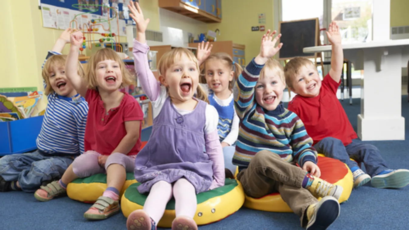 Újabb óvodák nyílnak meg, maszkot osztanak, rászorulókon segítenek az önkormányzatok