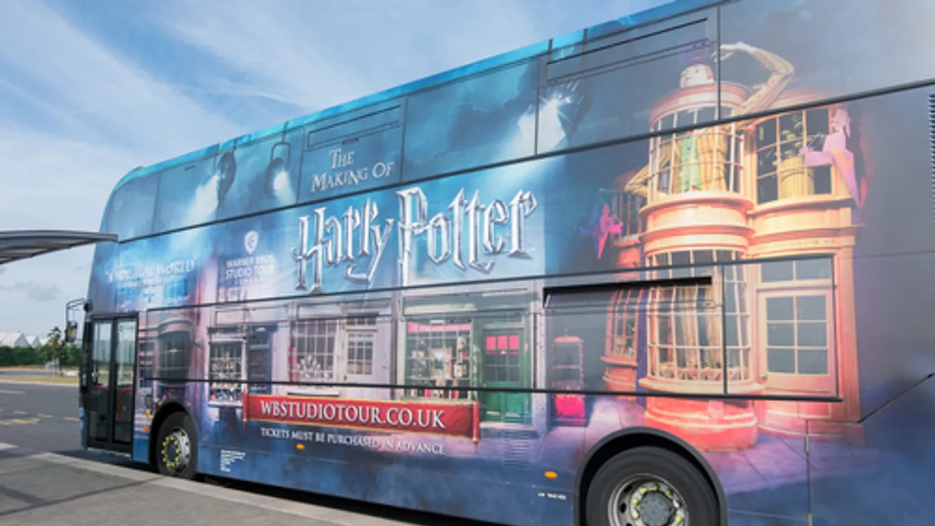 Harry Potter-buszokkal szállítják ingyen egy angol kórház dolgozóit