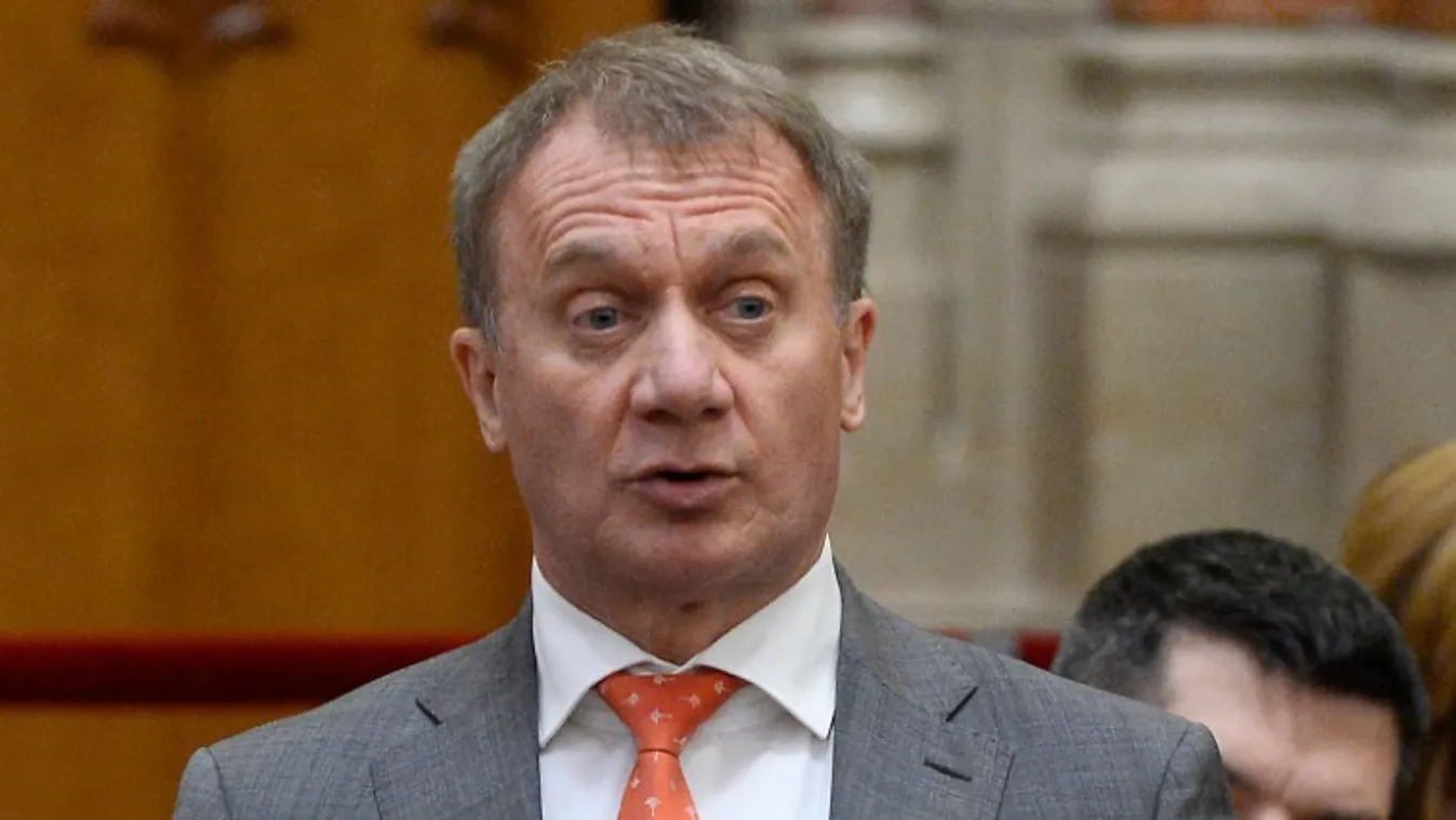 Vádat emeltek Varju László ellen