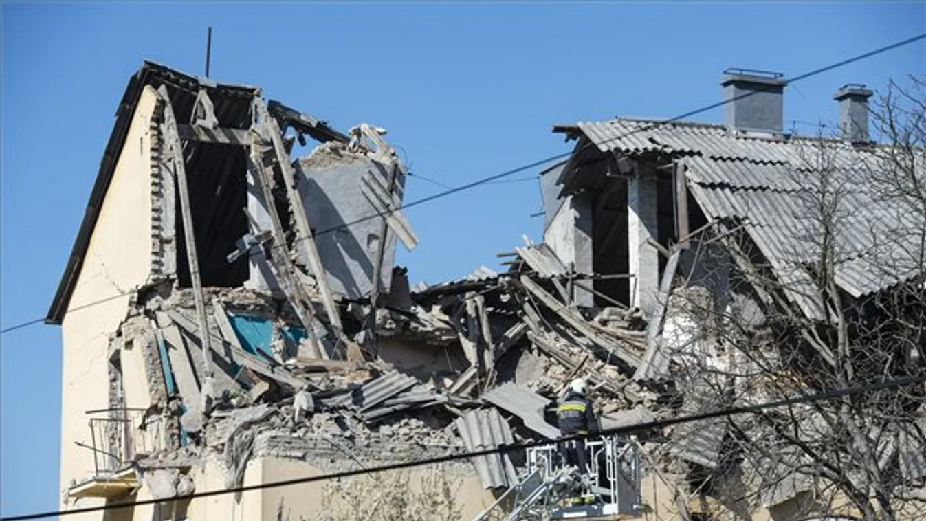 Robbanás történt egy petőfibányai társasház felső emeletén