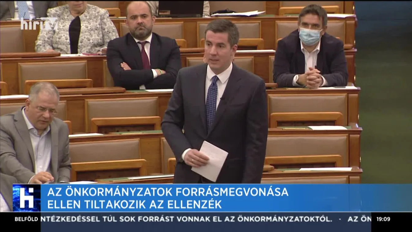 Az önkormányzatok forrásmegvonása ellen tiltakozik az ellenzék