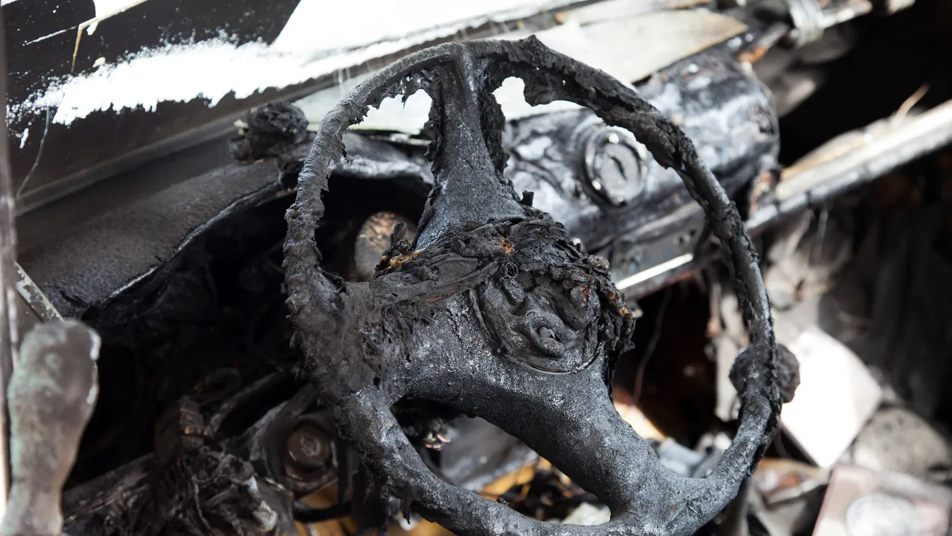 Kelet-Afganisztánban gépjárműbe rejtett pokolgépet robbantottak a tálibok