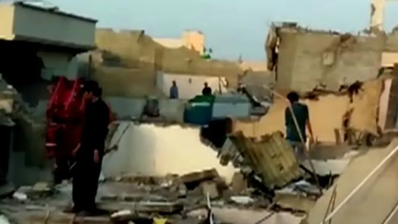 Legalább egy ember túlélte a pakisztáni repülőszerencsétlenséget