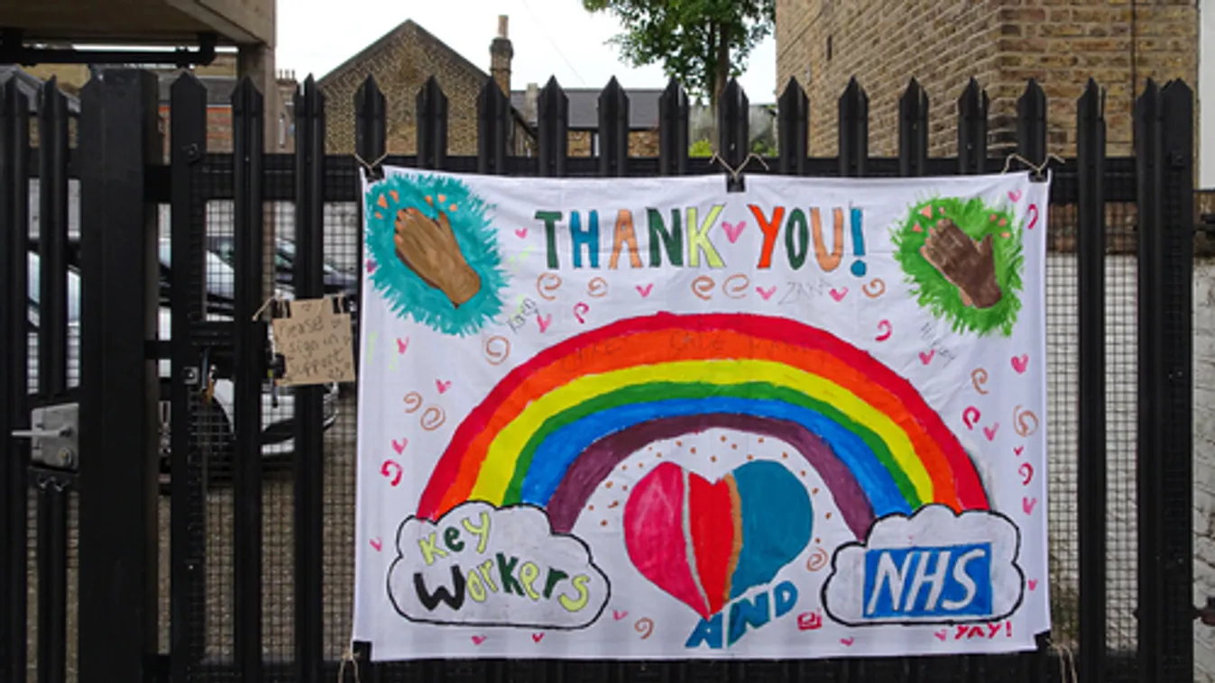 Brit kormány: Most már tartósan lefelé haladnak a fertőzési és halálozási mutatók