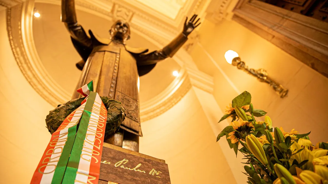 100 éve született Szent II. János Pál pápa