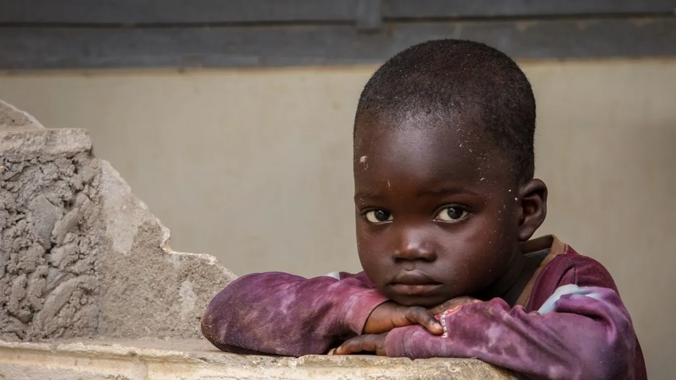 Tízmilliókkal nőhet a szegénységben élő gyerekek száma