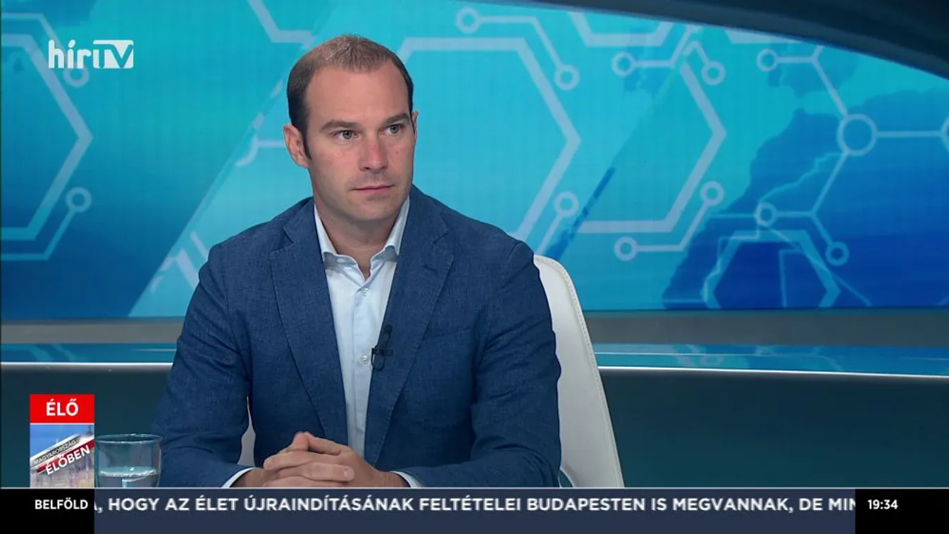 Hollik István: Nem sírni és Facebook-huszárkodni kell, hanem a várost vezetni