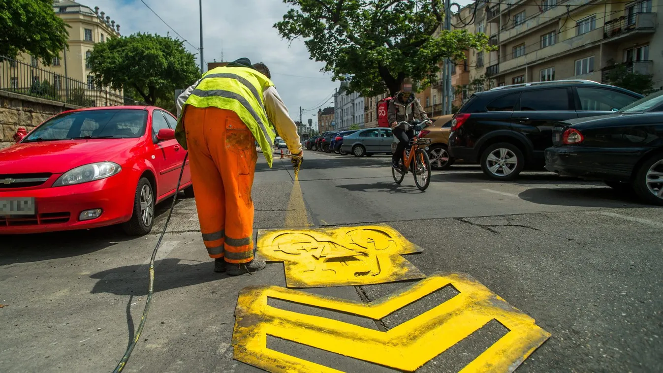 Dugókat okozhatnak az új kerékpársávok a fővárosban