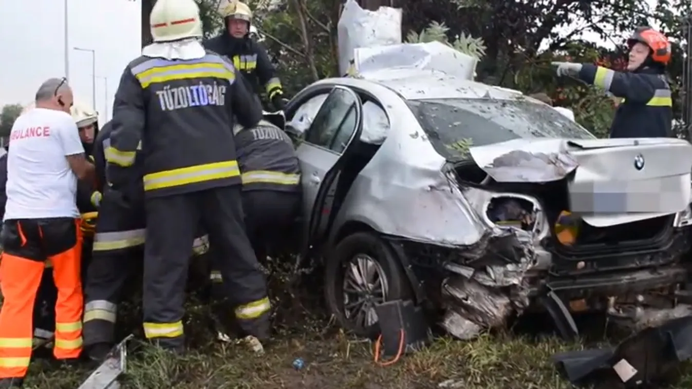 Súlyos baleset a IX. kerületben: csak roncs maradt a BMW-ből + videó