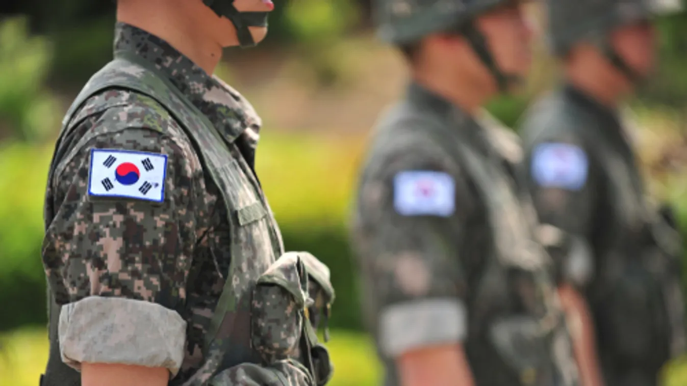 Észak-Korea a Dél-Koreával közös "forródrót" megszakításával fenyegetőzik