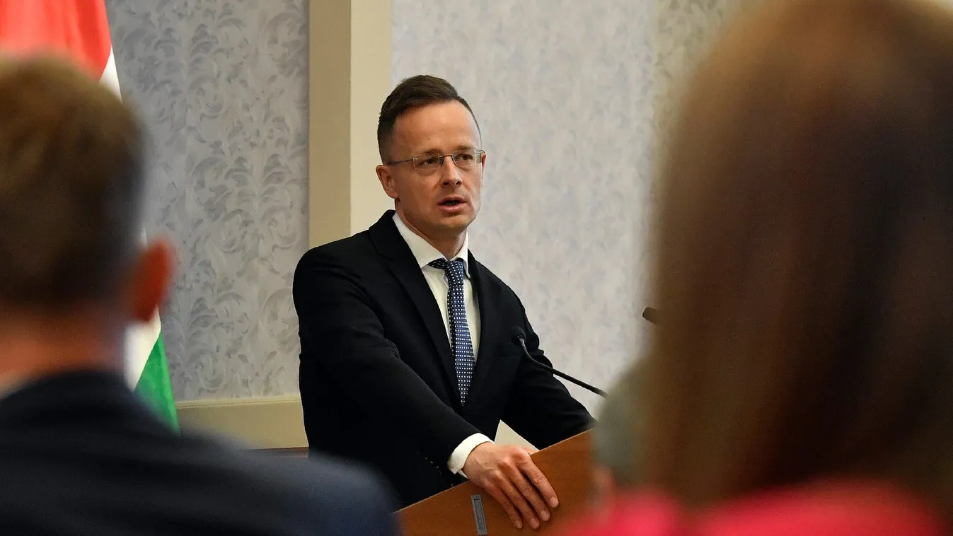 Szijjártó: fenn kell tartani az elővigyázatosságot