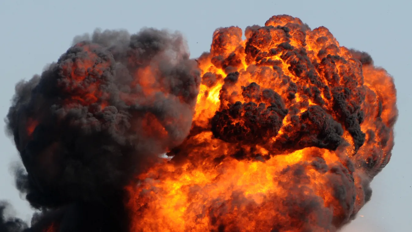 Összehangolt robbantásokban megölték a pakisztáni biztonsági erők több tagját