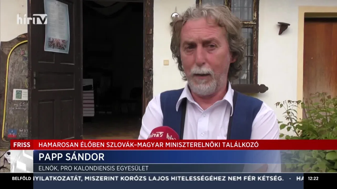 Az összetartozás zászlaját varrják a a felvidéki Kalondán