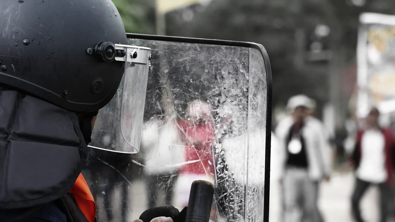 Baloldali radikálisok fosztogattak Párizsban