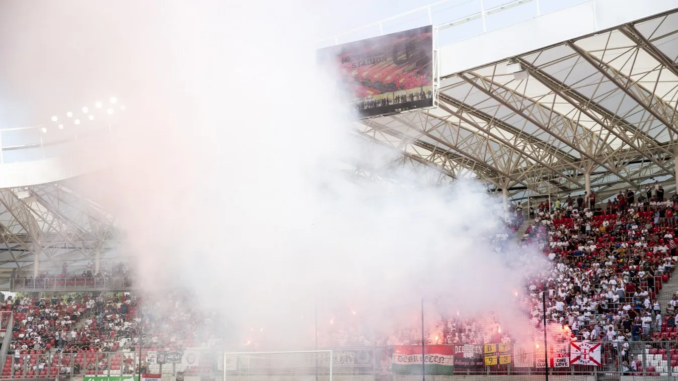 Debreceni focidráma: A szurkolók játékosokat akartak verni, kiesett a DVSC