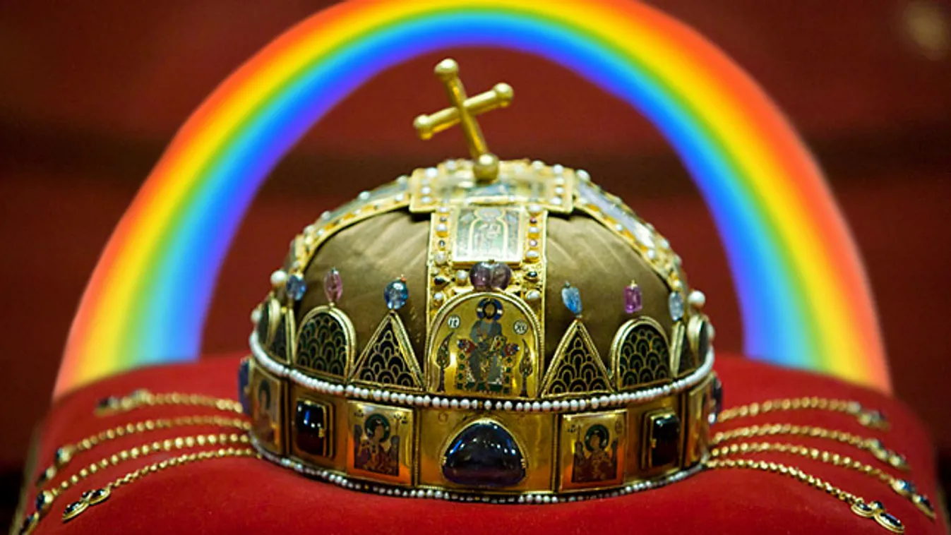 Feljelentették a Pride-ot a Szent Korona meggyalázása miatt