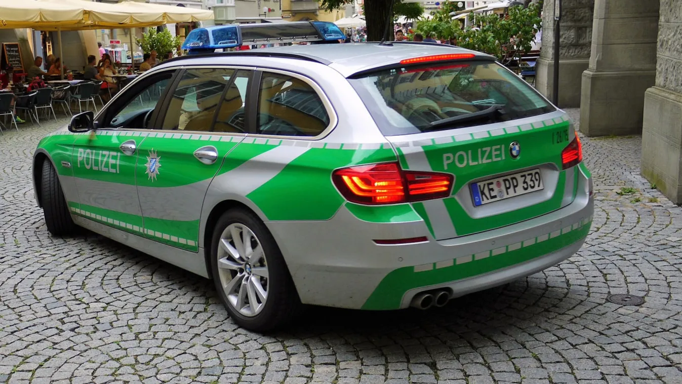 Németországban lakóépületre zuhant egy kisebb repülőgép, vannak áldozatok