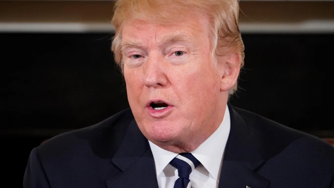 Trump rendeletet írt alá a spanyolajkúak lehetőségeinek javításáról