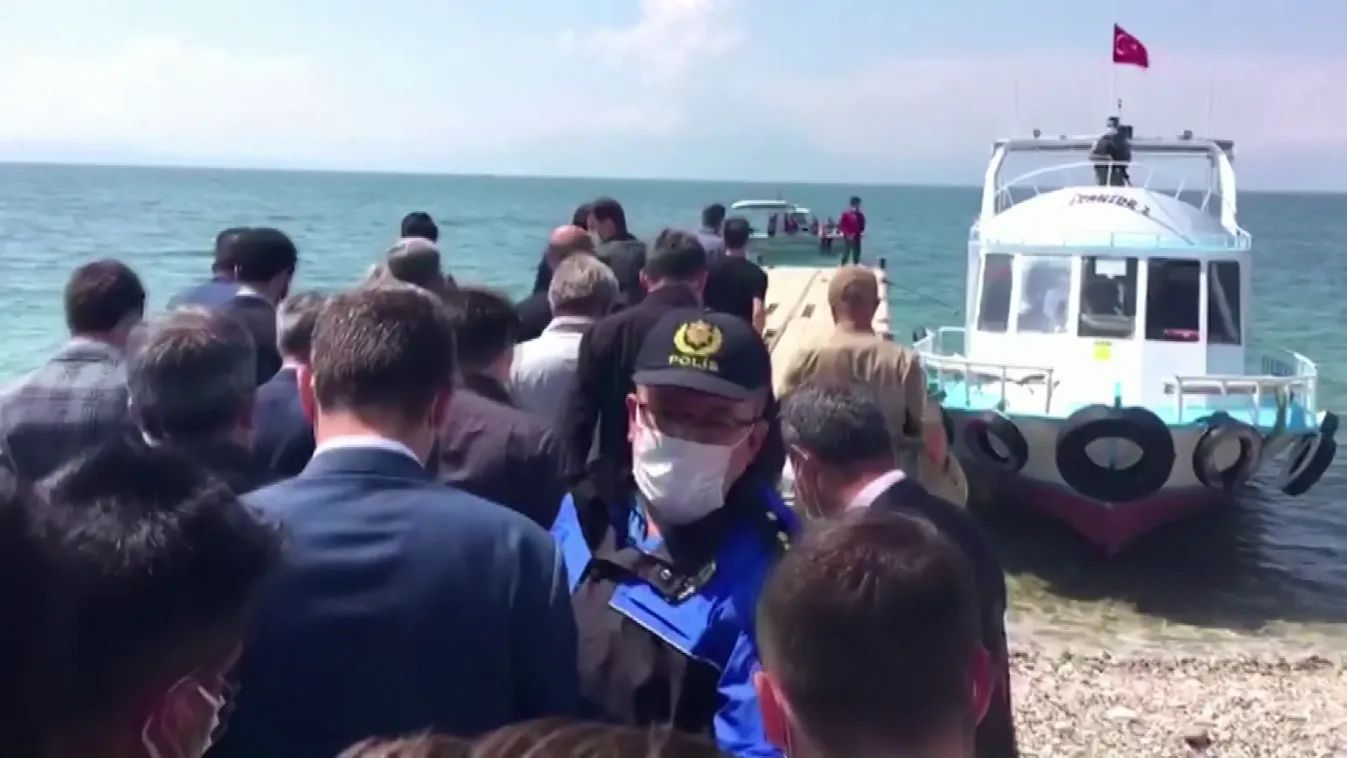 Migránsokat szállító csónak süllyedt el a törökországi Van-tavon