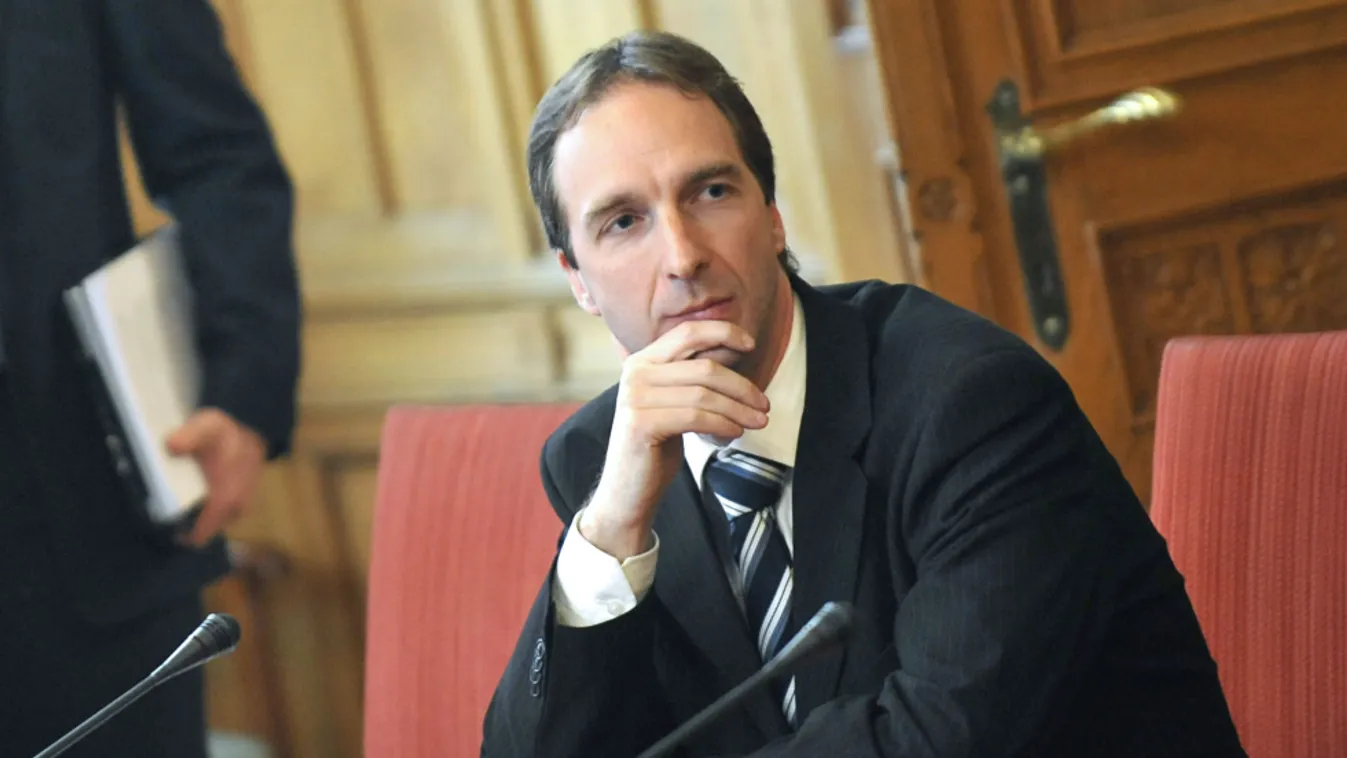 Politikusként és üzletemberként is a zavarosban halászhatott Oszkó