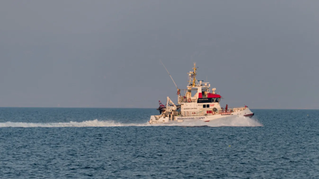 Öngyilkosságot kíséreltek meg migránsok Ocean Viking nevű hajón