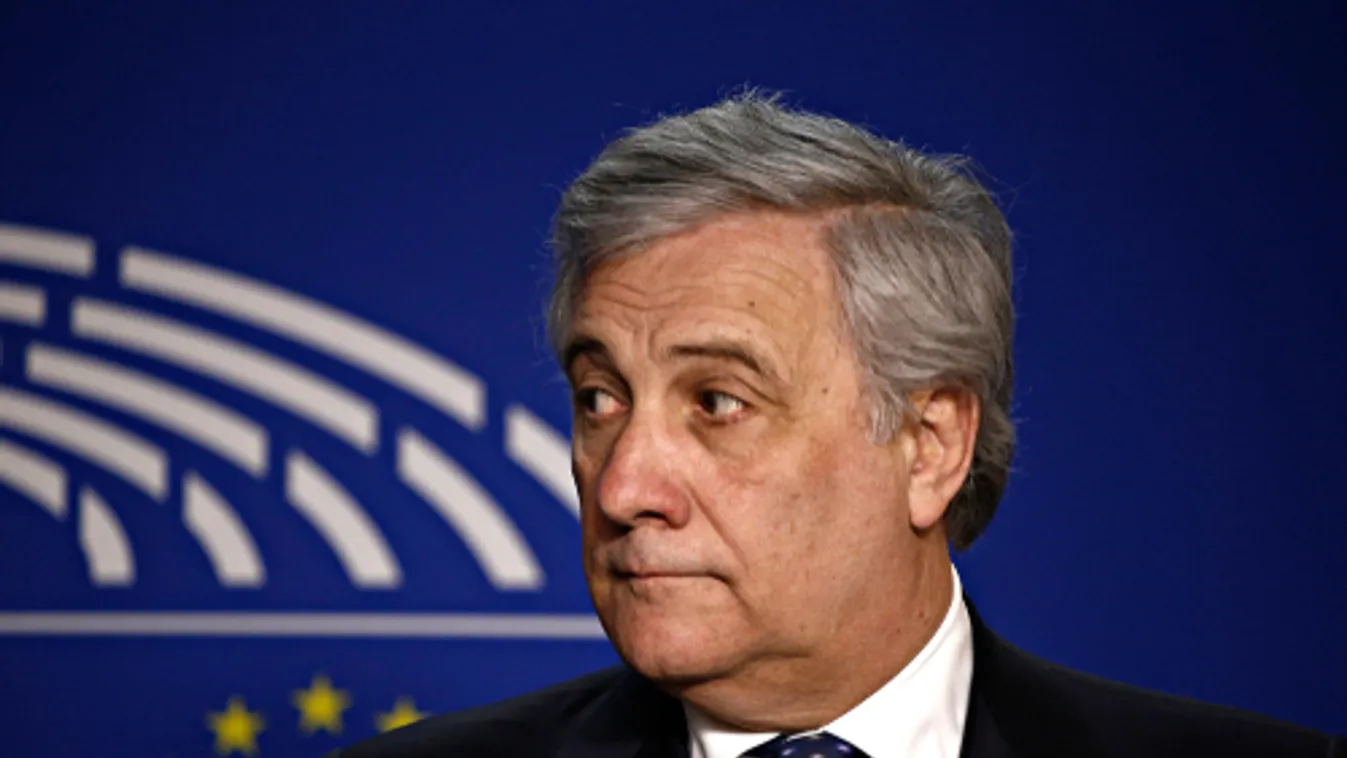 Tajani: Zárják le a földközi-tengeri és balkáni migrációs határokat!